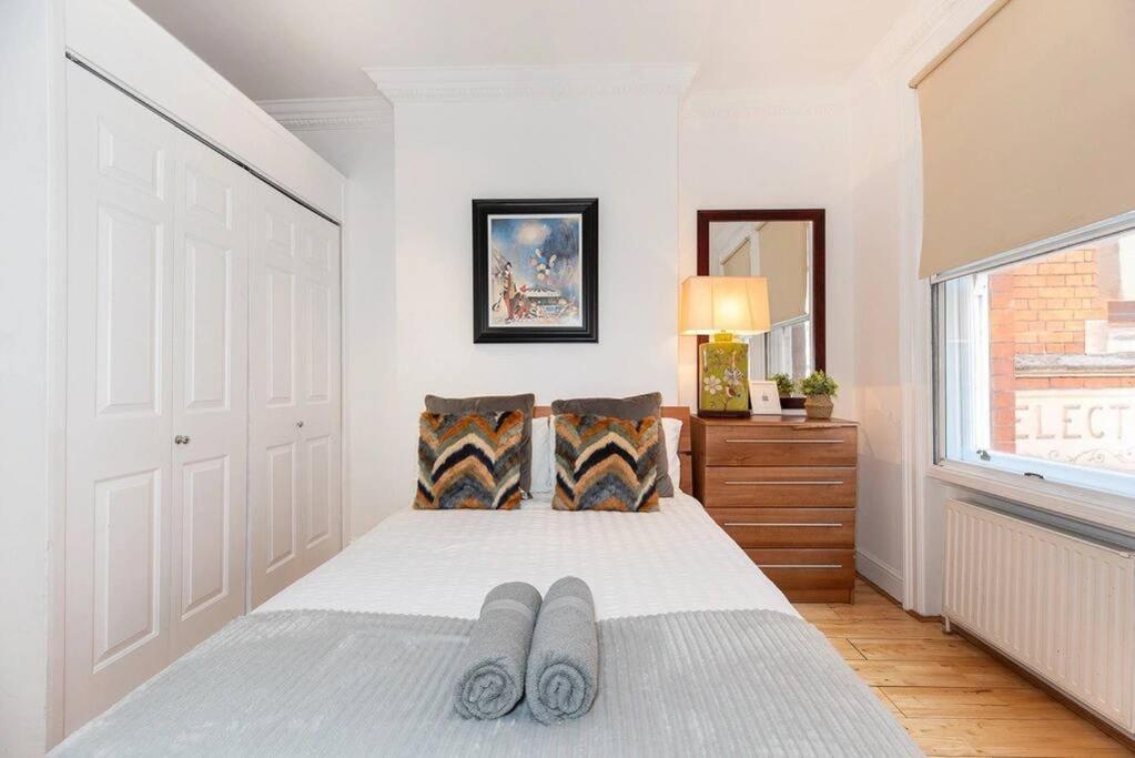 Discover London Central 2 Bedroom In Kensington Eksteriør billede