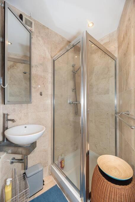 Discover London Central 2 Bedroom In Kensington Eksteriør billede