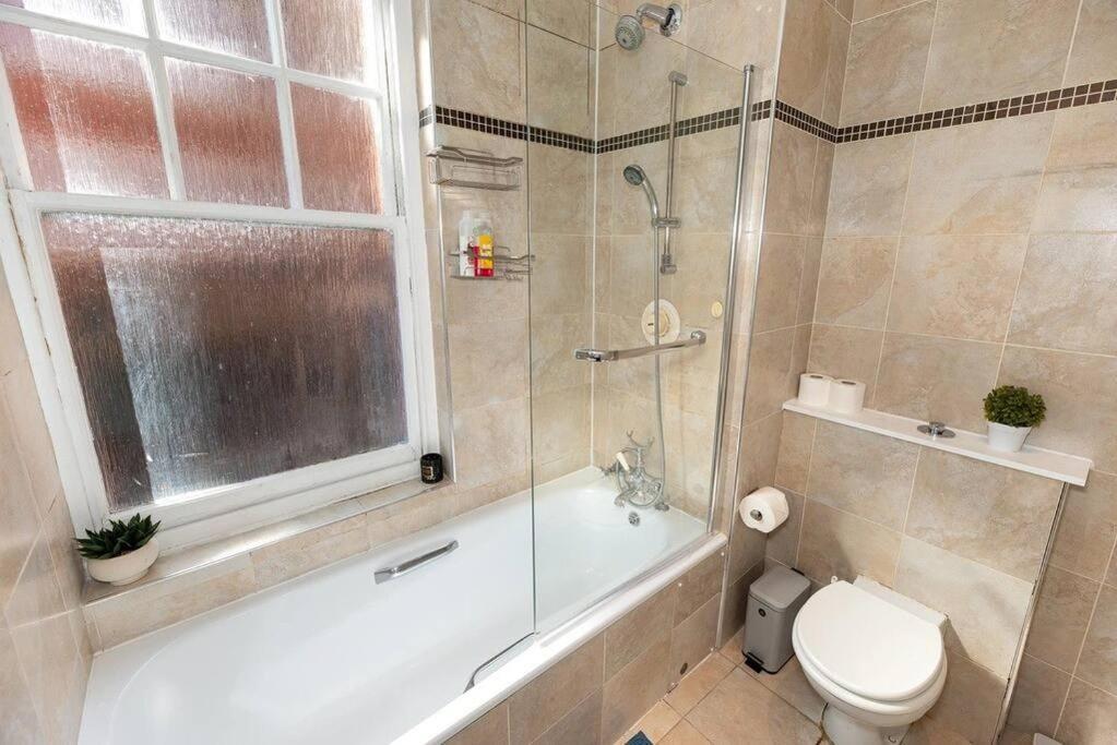 Discover London Central 2 Bedroom In Kensington Eksteriør billede