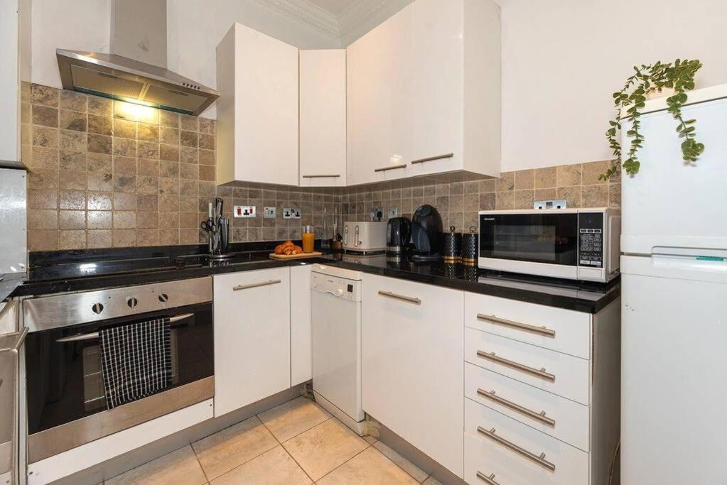 Discover London Central 2 Bedroom In Kensington Eksteriør billede