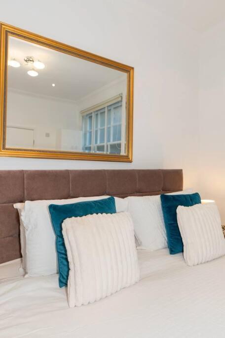 Discover London Central 2 Bedroom In Kensington Eksteriør billede