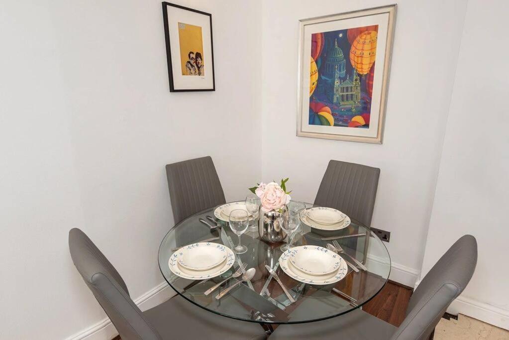 Discover London Central 2 Bedroom In Kensington Eksteriør billede
