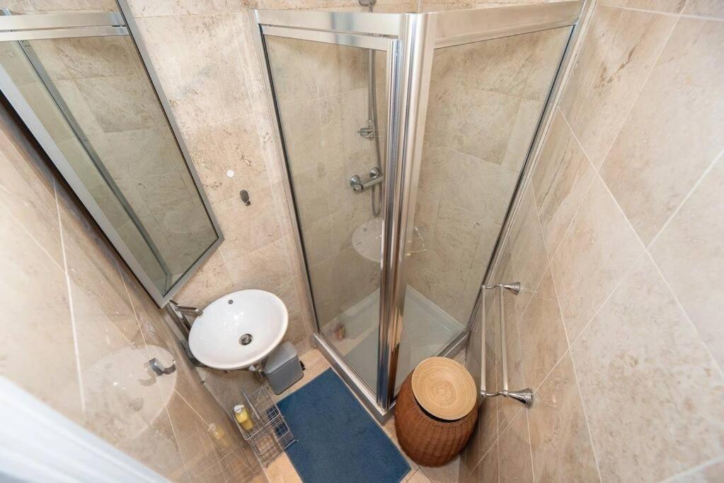 Discover London Central 2 Bedroom In Kensington Eksteriør billede